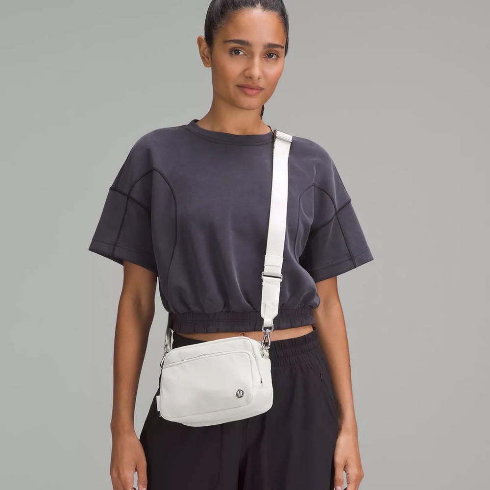 Lululemon everywhere crossbody crossbody bag - Picture 2 of 10